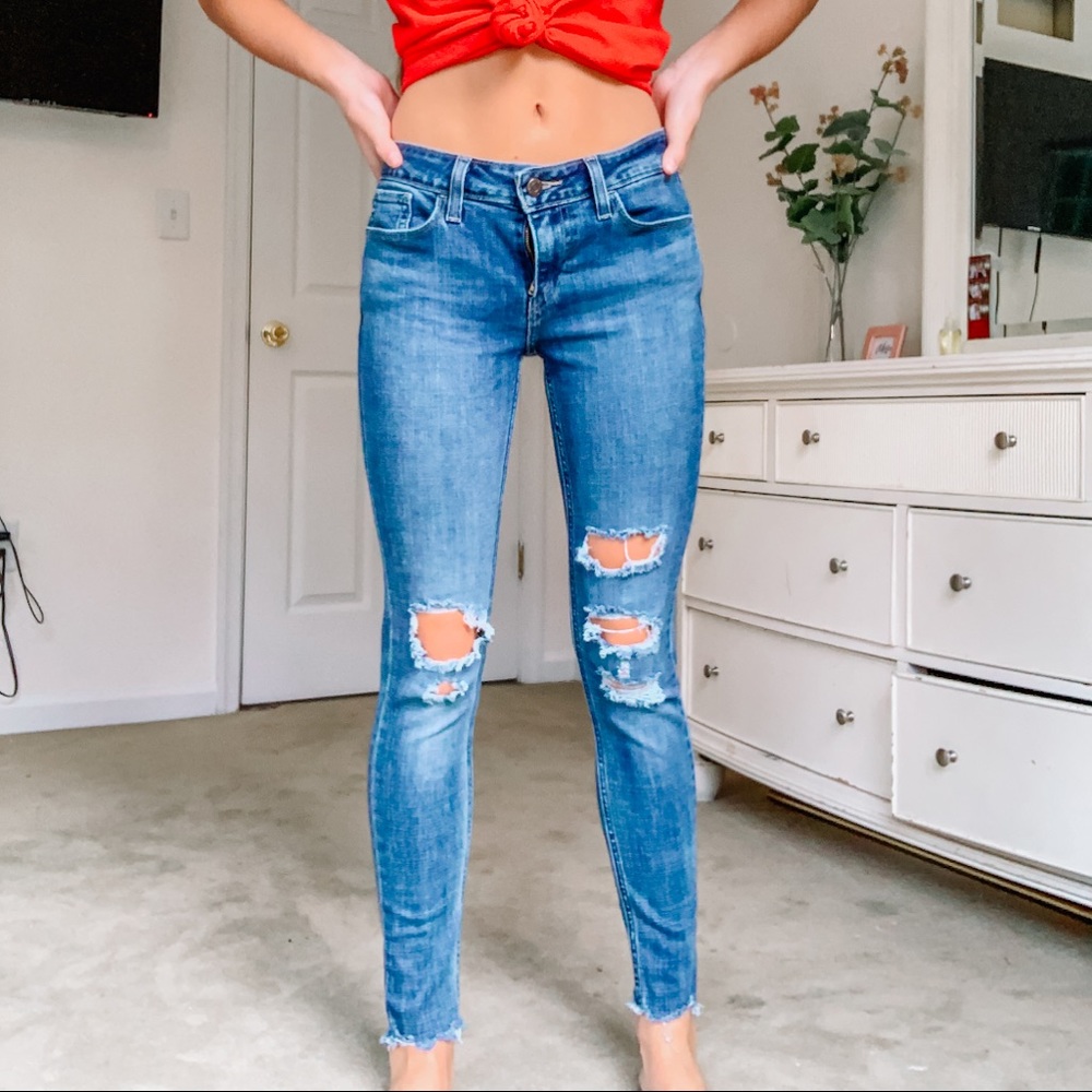 Levi’s “535 Super Skinny” Ripped jeans